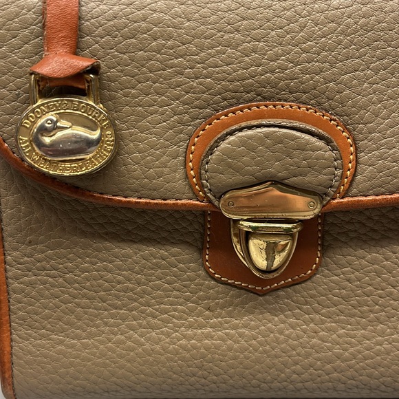 Vintage Dooney and Bourke AWL 90s Mini  Crossbody  6.5” tall  7.5”wide  3” deep - Picture 2 of 10